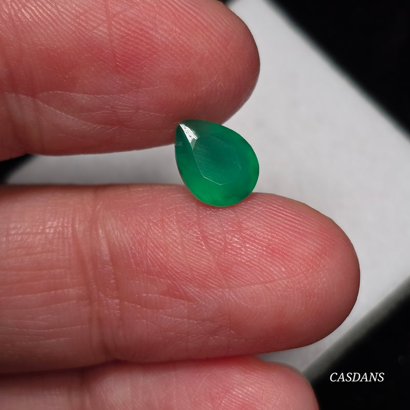 Green Onyx 7x9mm Pear Facet - Calibrated (1 Piece)